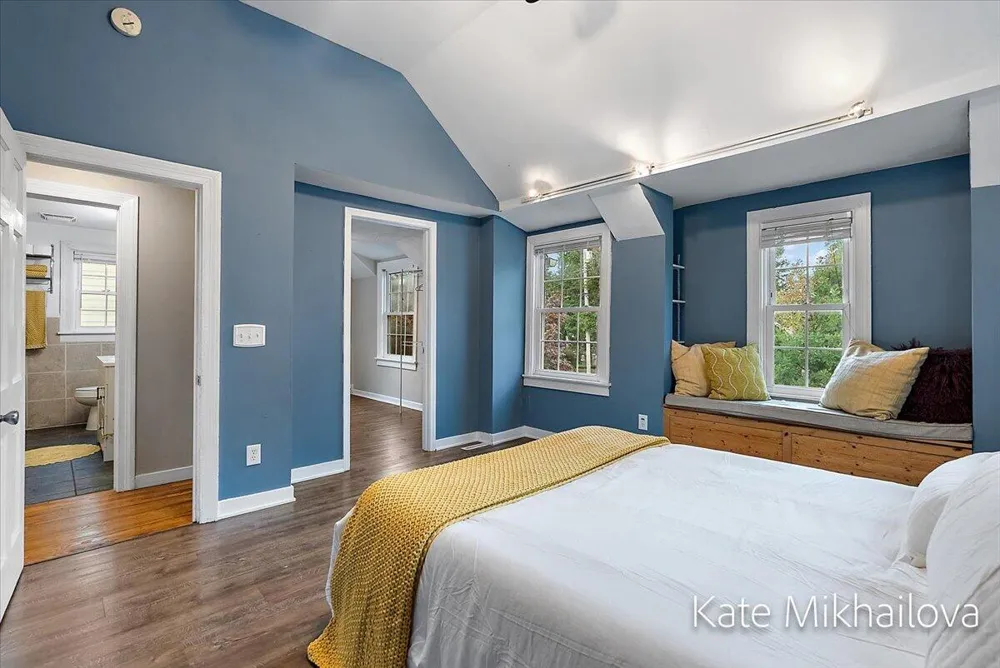 1825 Oakland Drive Kalamazoo, MI 49008