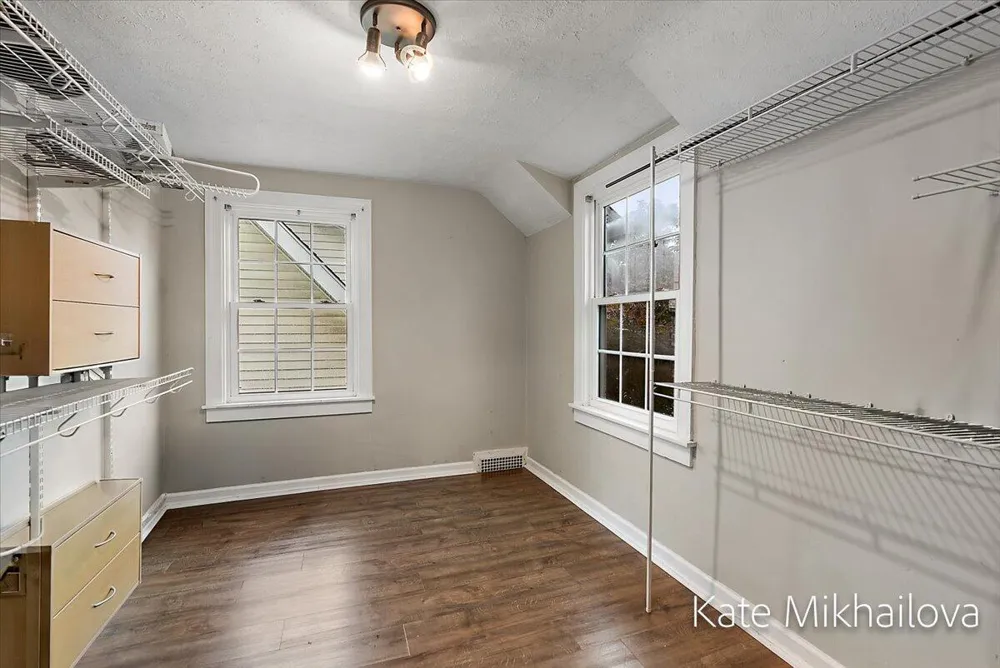 1825 Oakland Drive Kalamazoo, MI 49008