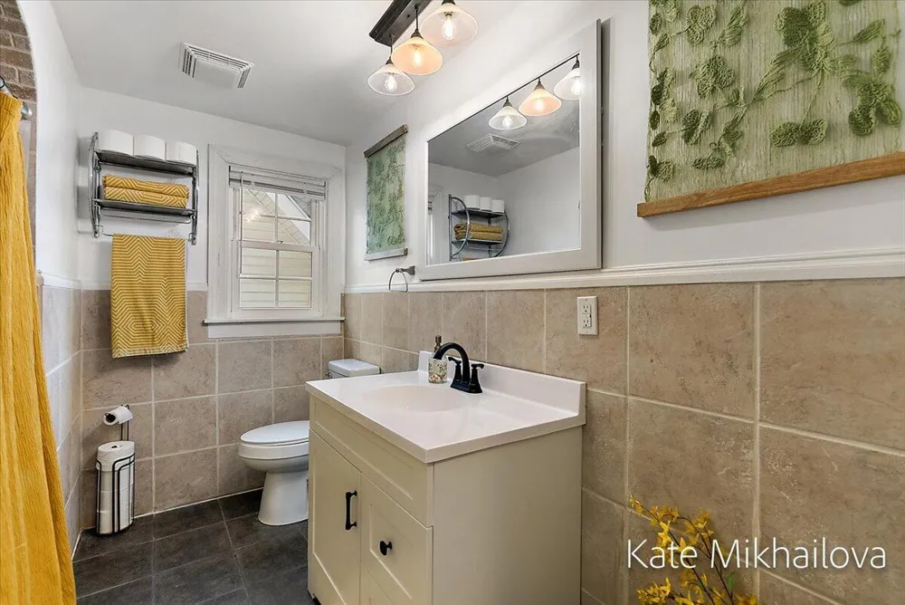 1825 Oakland Drive Kalamazoo, MI 49008