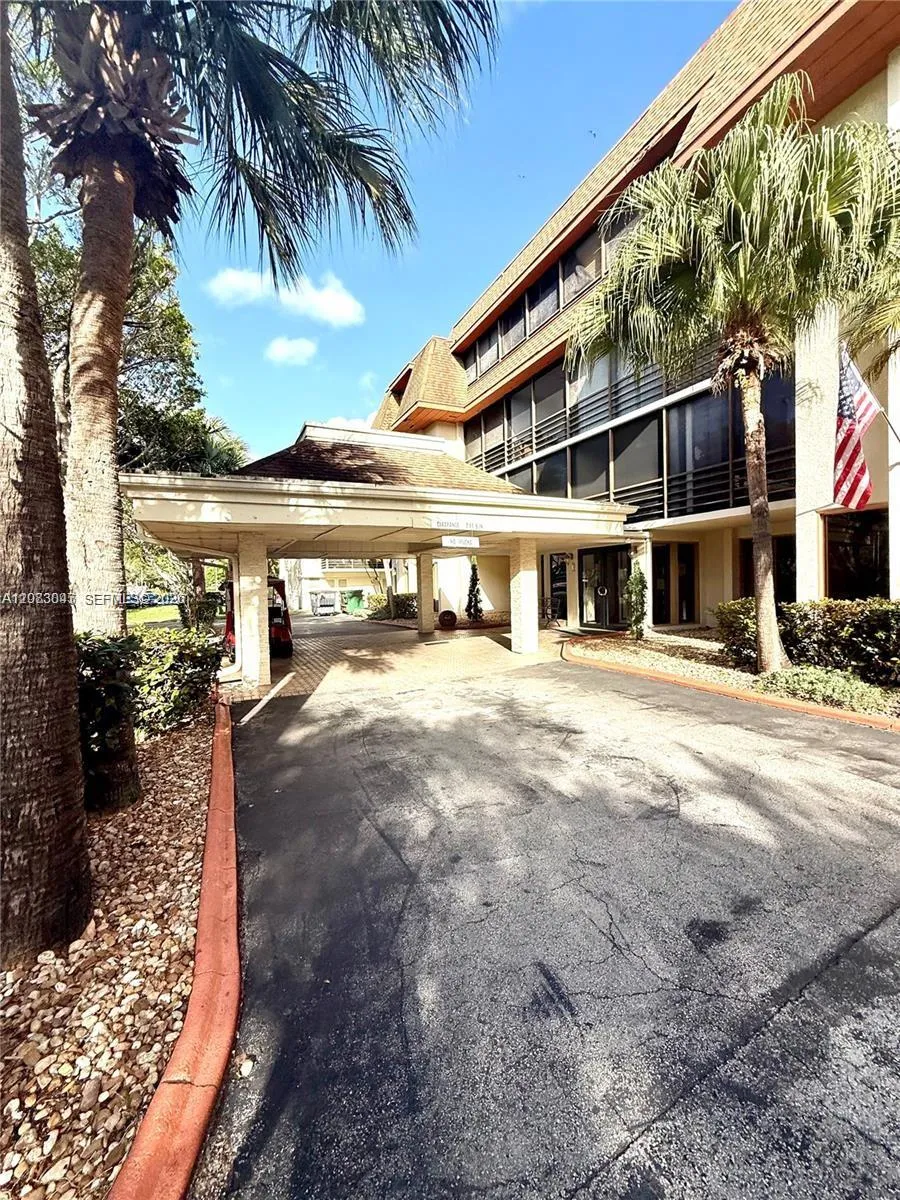 671 NE 195th St #227-E Miami, FL 33179