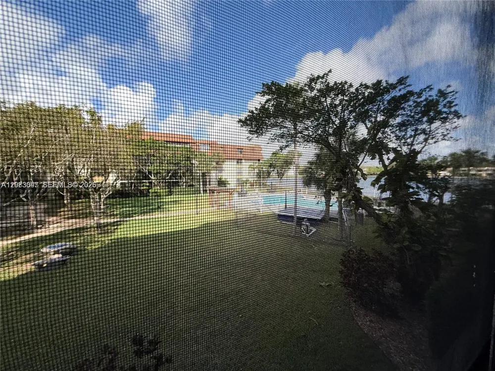 671 NE 195th St #227-E Miami, FL 33179