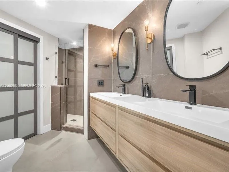 55 SE 6th St #2902 Miami, FL 33131