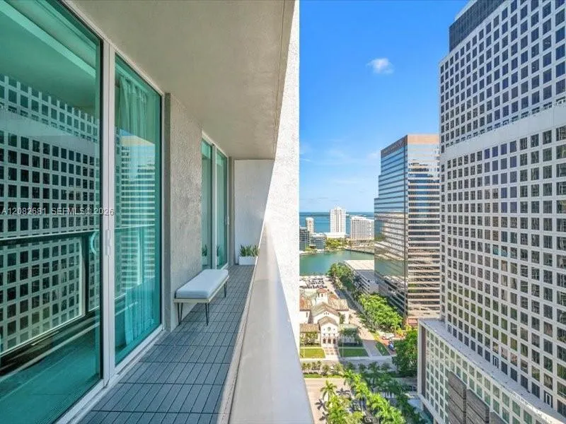 55 SE 6th St #2902 Miami, FL 33131