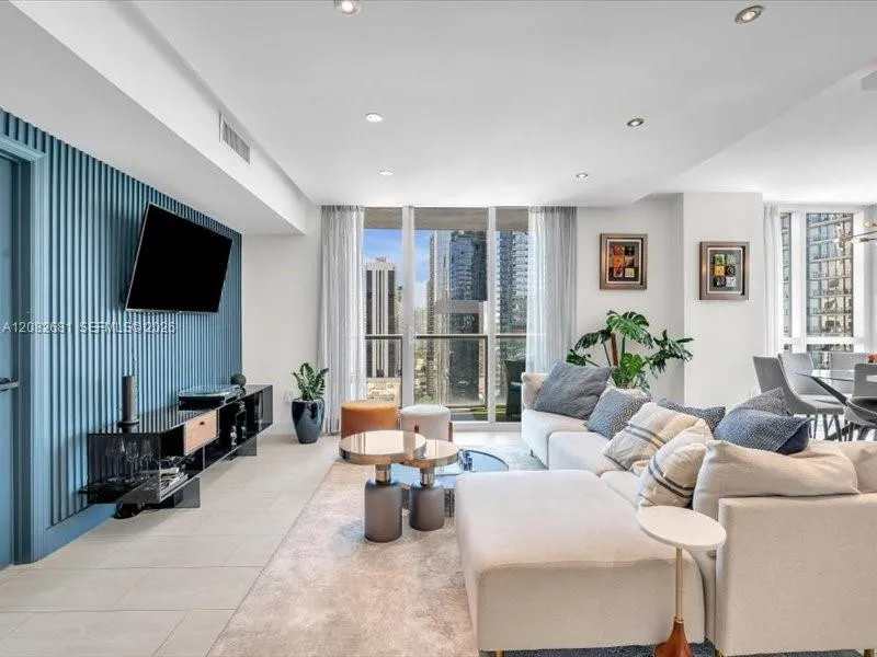 55 SE 6th St #2902 Miami, FL 33131
