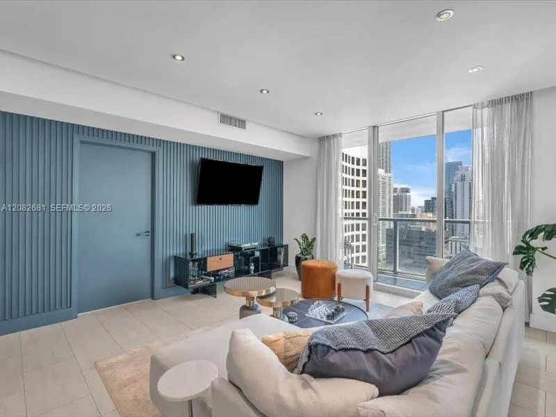 55 SE 6th St #2902 Miami, FL 33131