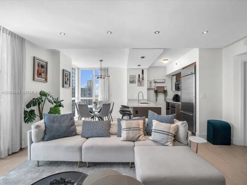 55 SE 6th St #2902 Miami, FL 33131