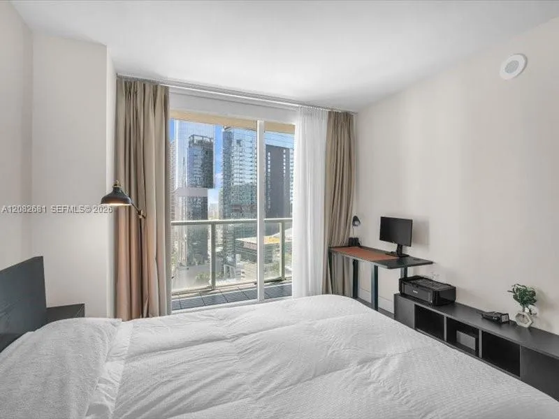 55 SE 6th St #2902 Miami, FL 33131