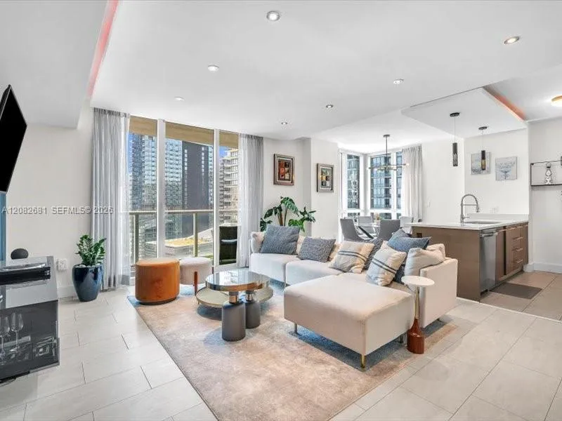 55 SE 6th St #2902 Miami, FL 33131