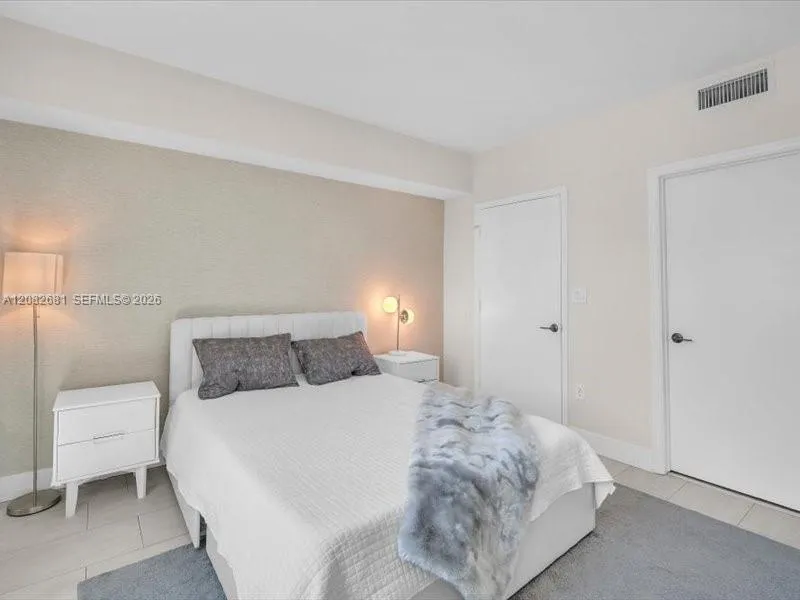 55 SE 6th St #2902 Miami, FL 33131