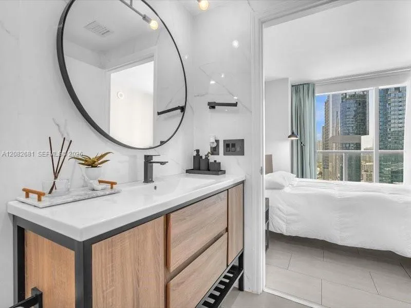 55 SE 6th St #2902 Miami, FL 33131