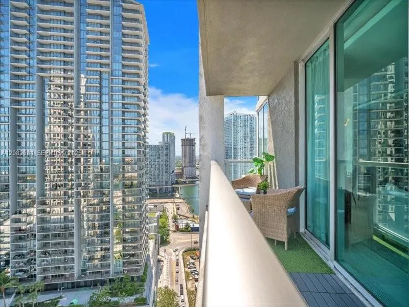 55 SE 6th St #2902 Miami, FL 33131