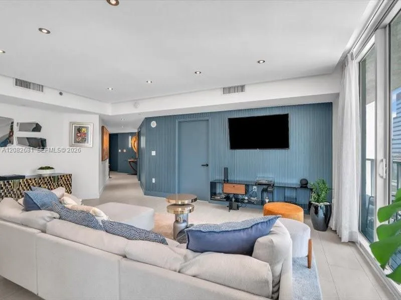 55 SE 6th St #2902 Miami, FL 33131