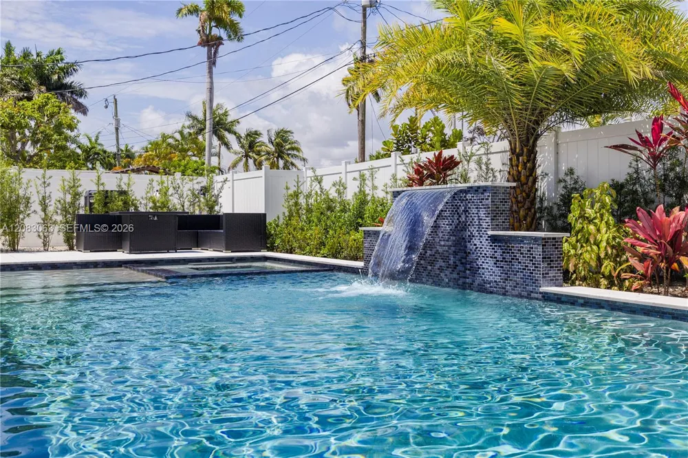 1104 13th Ter Hollywood, FL 33019