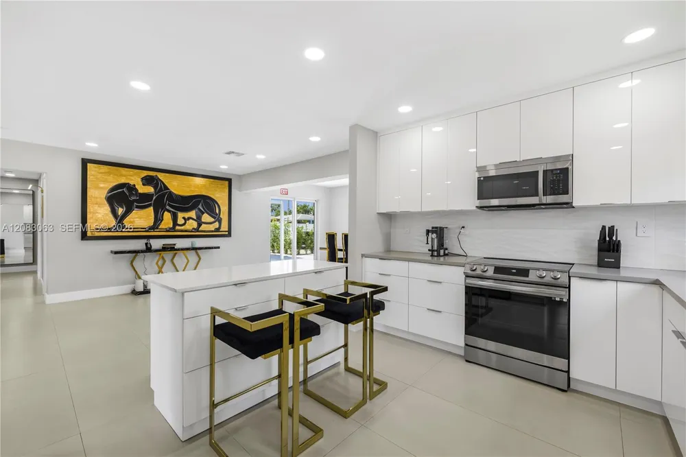 1104 13th Ter Hollywood, FL 33019