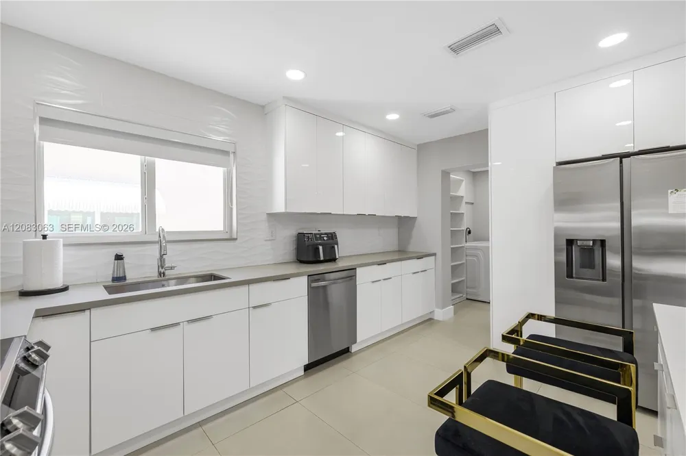 1104 13th Ter Hollywood, FL 33019