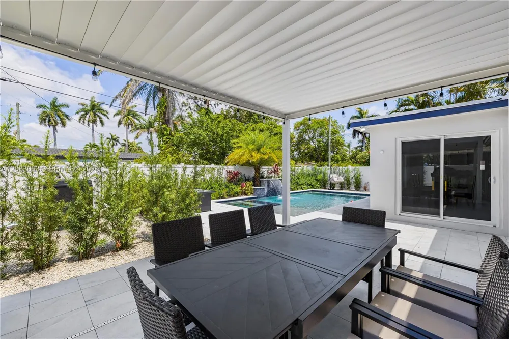 1104 13th Ter Hollywood, FL 33019