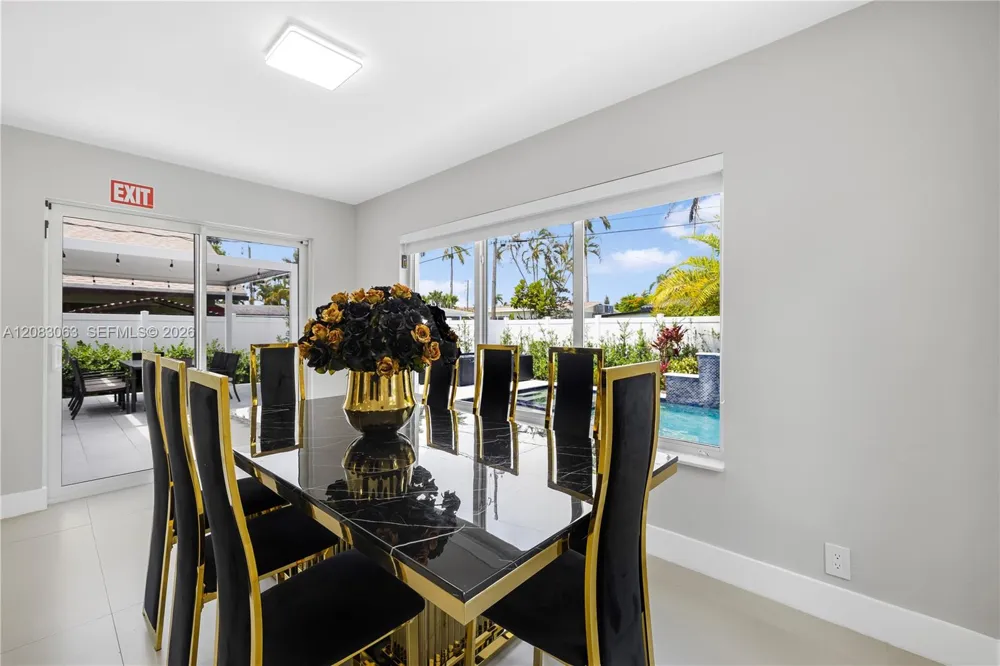 1104 13th Ter Hollywood, FL 33019