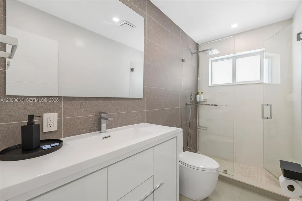 1104 13th Ter Hollywood, FL 33019