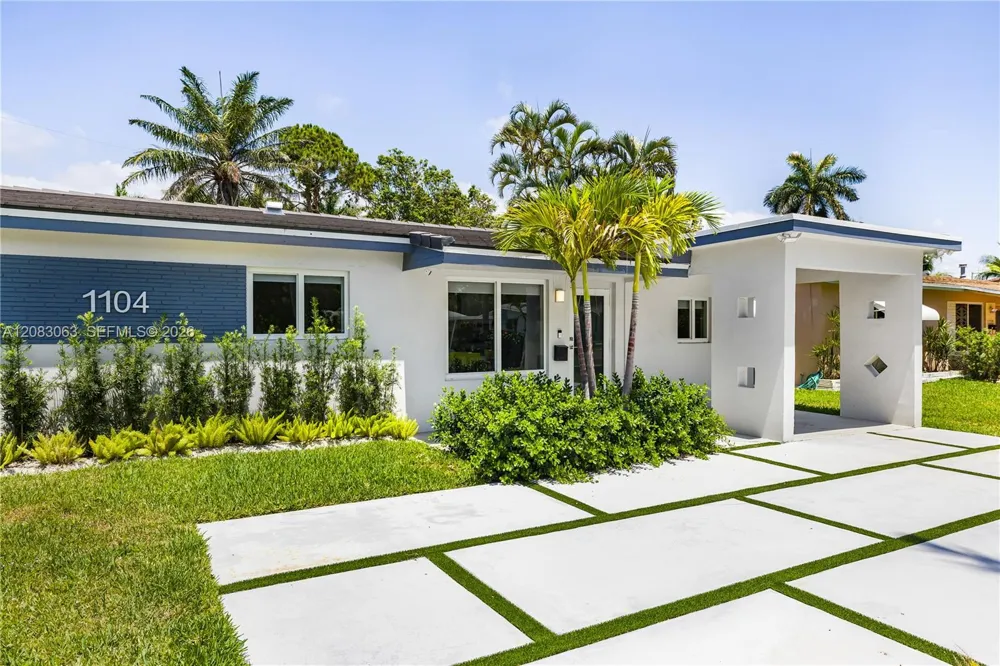 1104 13th Ter Hollywood, FL 33019