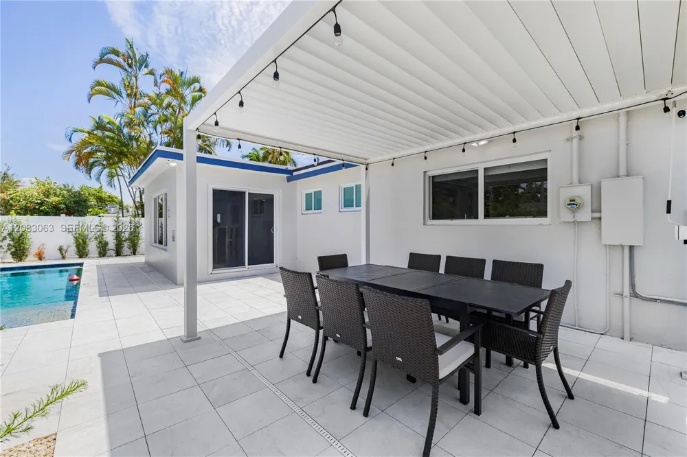 1104 13th Ter Hollywood, FL 33019