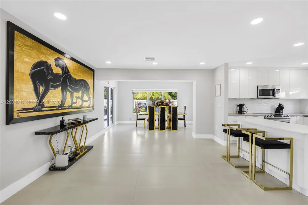 1104 13th Ter Hollywood, FL 33019