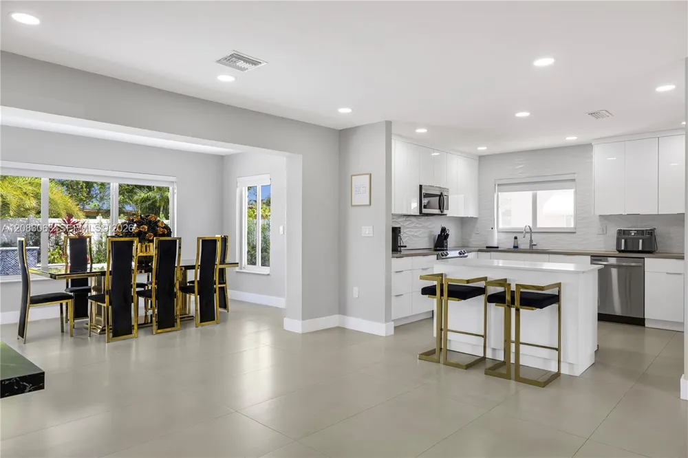 1104 13th Ter Hollywood, FL 33019