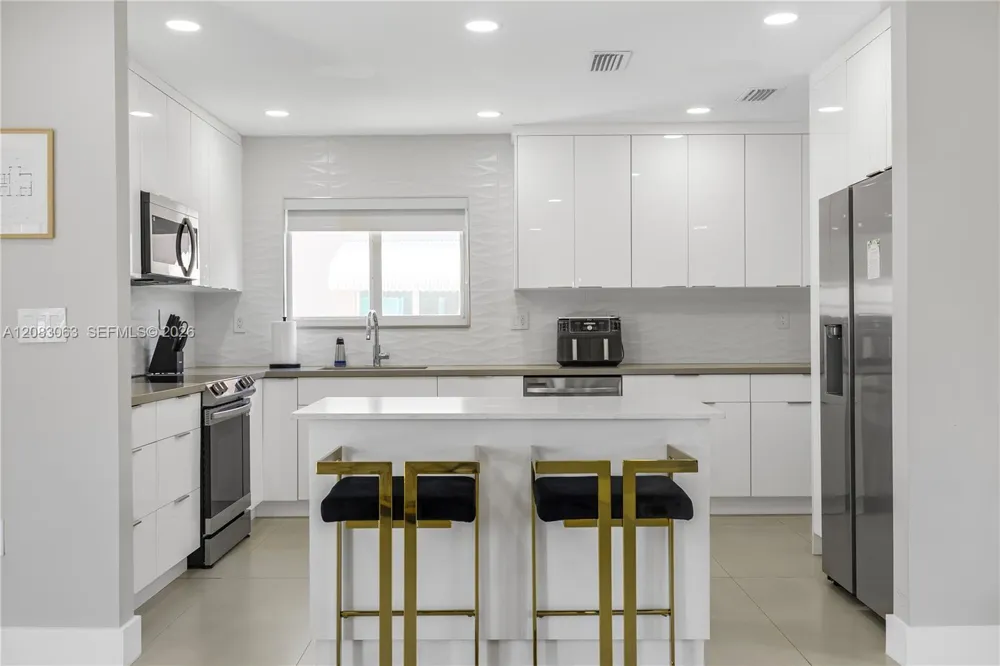 1104 13th Ter Hollywood, FL 33019