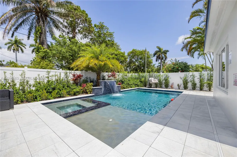 1104 13th Ter Hollywood, FL 33019
