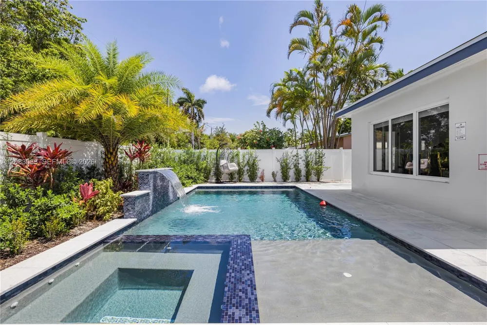 1104 13th Ter Hollywood, FL 33019