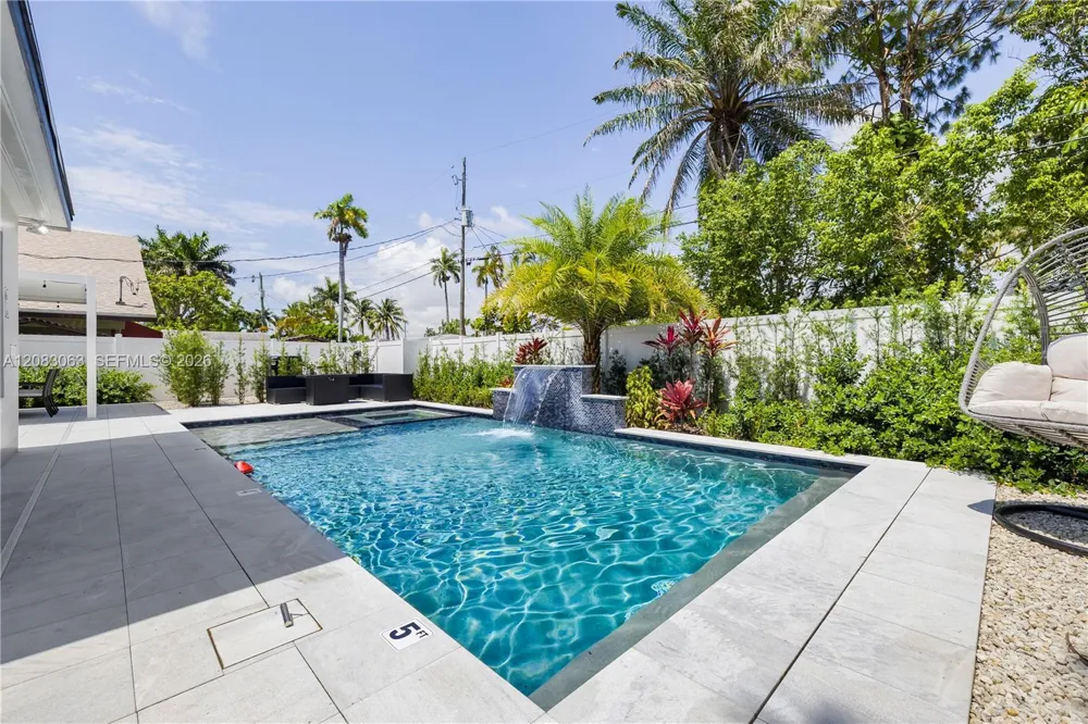 1104 13th Ter Hollywood, FL 33019