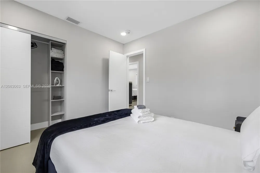 1104 13th Ter Hollywood, FL 33019