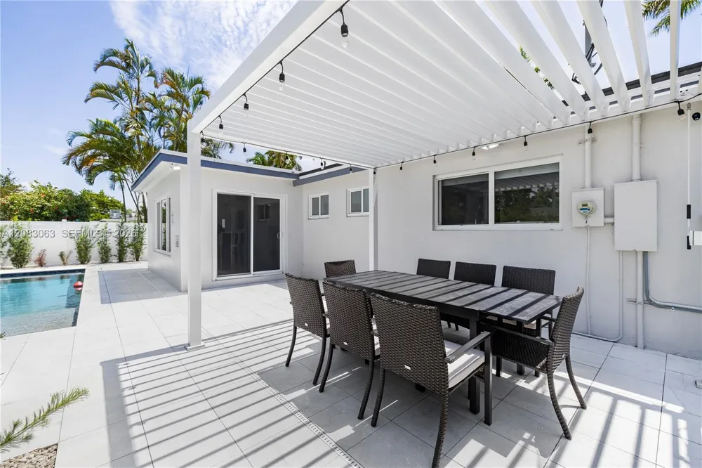 1104 13th Ter Hollywood, FL 33019