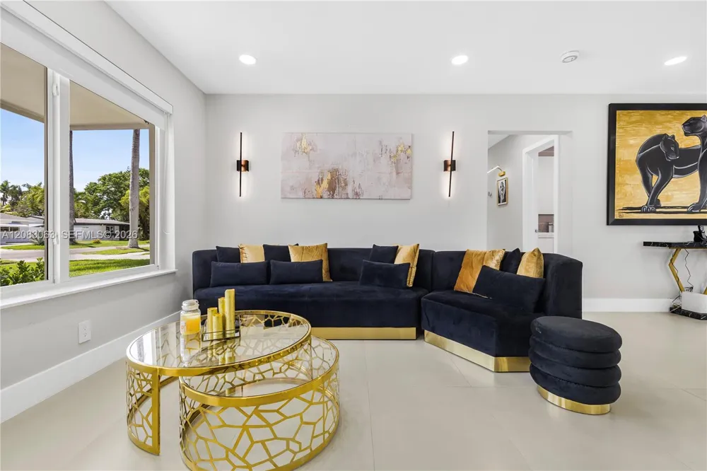 1104 13th Ter Hollywood, FL 33019