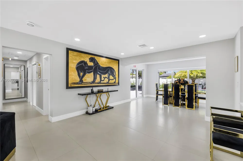 1104 13th Ter Hollywood, FL 33019