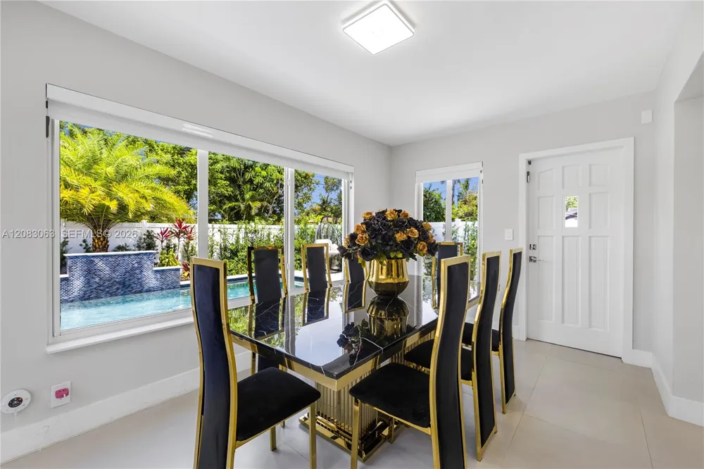 1104 13th Ter Hollywood, FL 33019