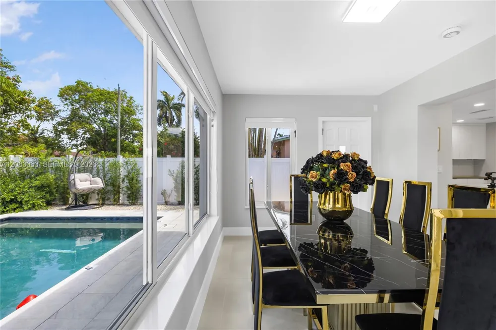 1104 13th Ter Hollywood, FL 33019