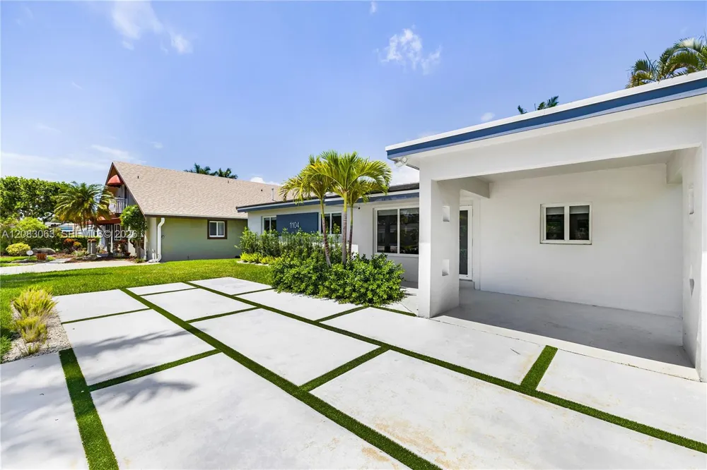 1104 13th Ter Hollywood, FL 33019