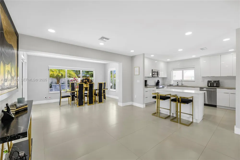 1104 13th Ter Hollywood, FL 33019