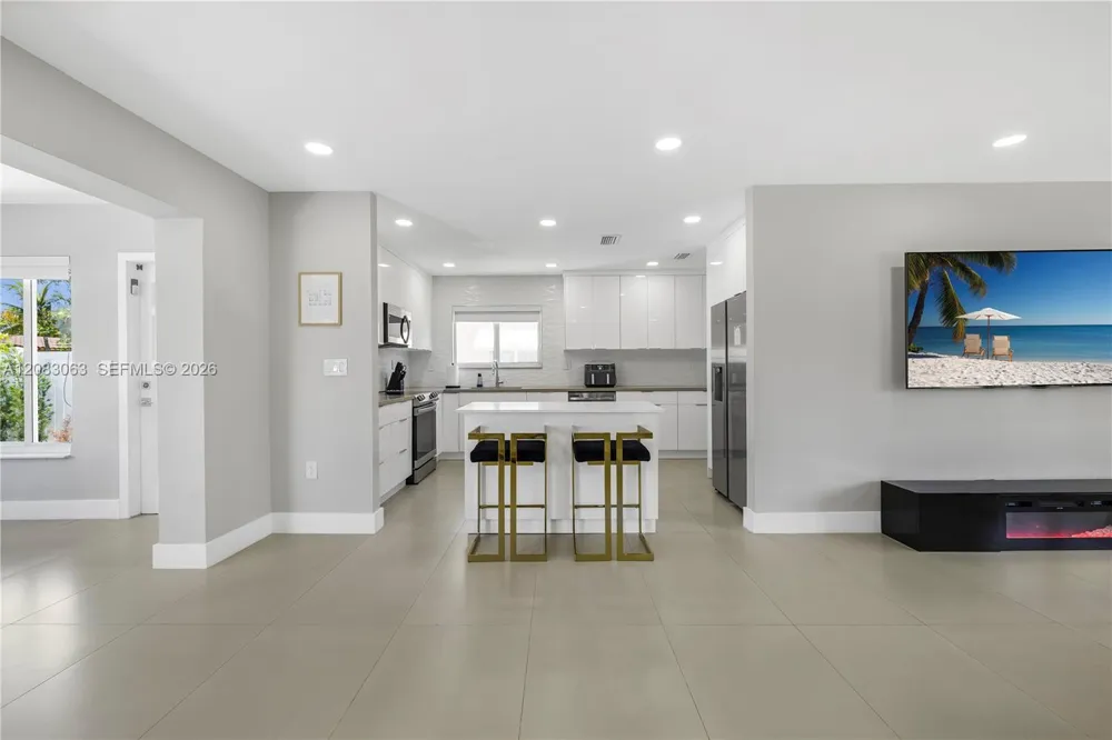 1104 13th Ter Hollywood, FL 33019