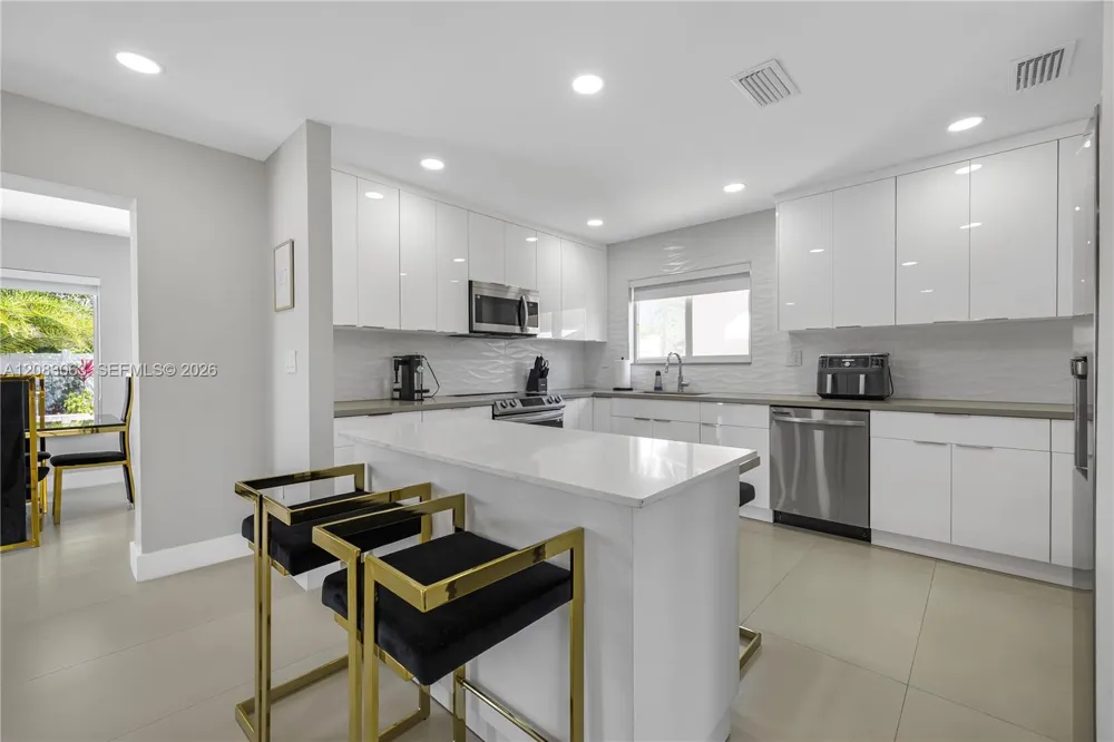 1104 13th Ter Hollywood, FL 33019