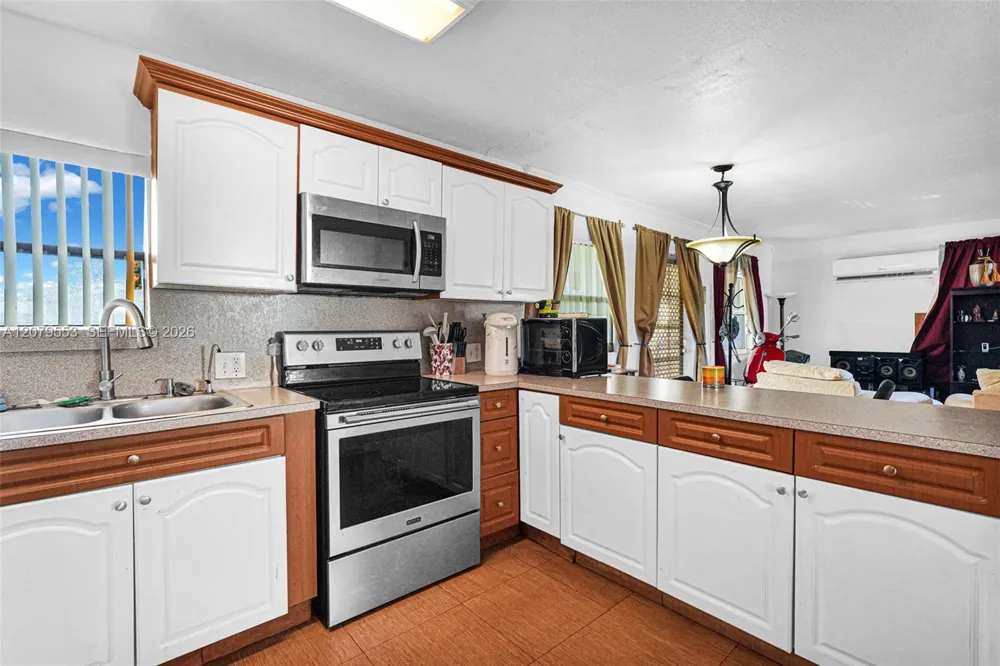 2760 NW 23rd St Fort Lauderdale, FL 33311