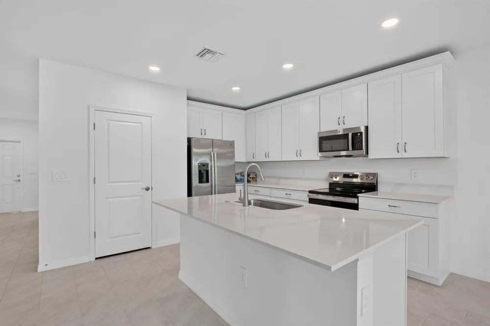 243 LAKESIDE BREEZE WAY Lehigh Acres, FL 33936