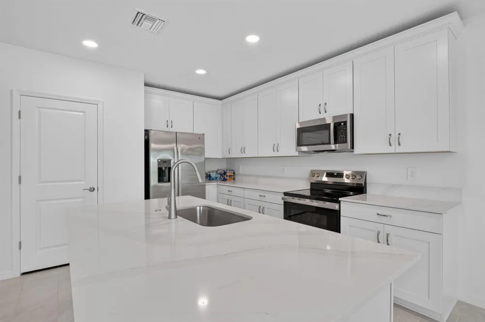 243 LAKESIDE BREEZE WAY Lehigh Acres, FL 33936