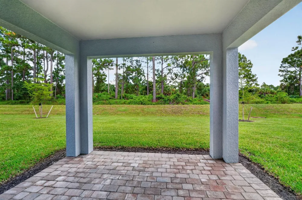 243 LAKESIDE BREEZE WAY Lehigh Acres, FL 33936