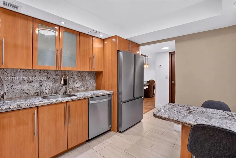 427 Golden Isles Dr #11C Hallandale Beach, FL 33009