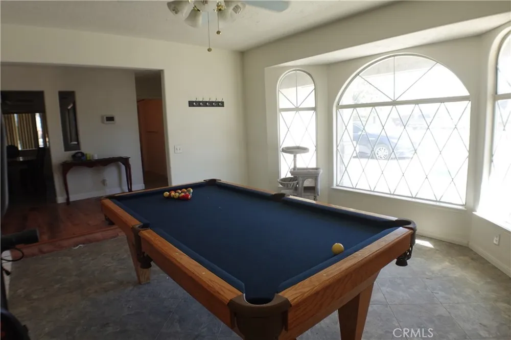 18296 Fairburn Hesperia, CA 92345