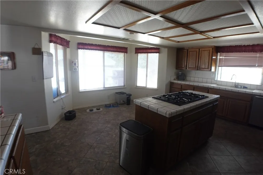 18296 Fairburn Hesperia, CA 92345