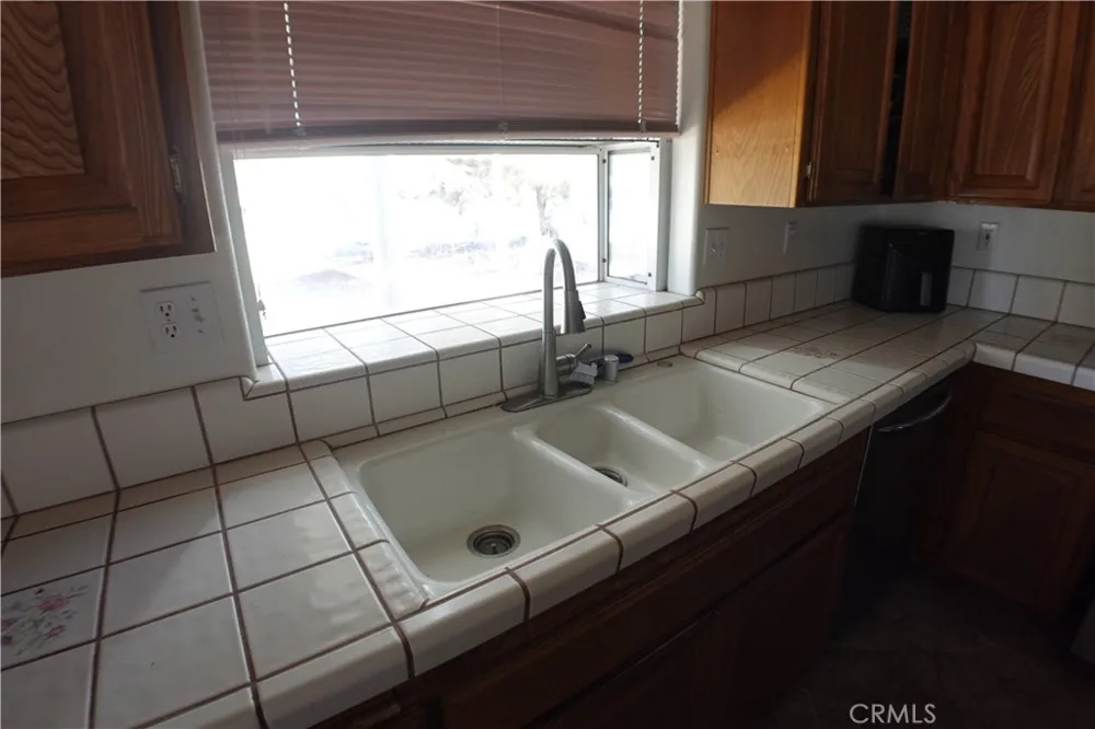 18296 Fairburn Hesperia, CA 92345