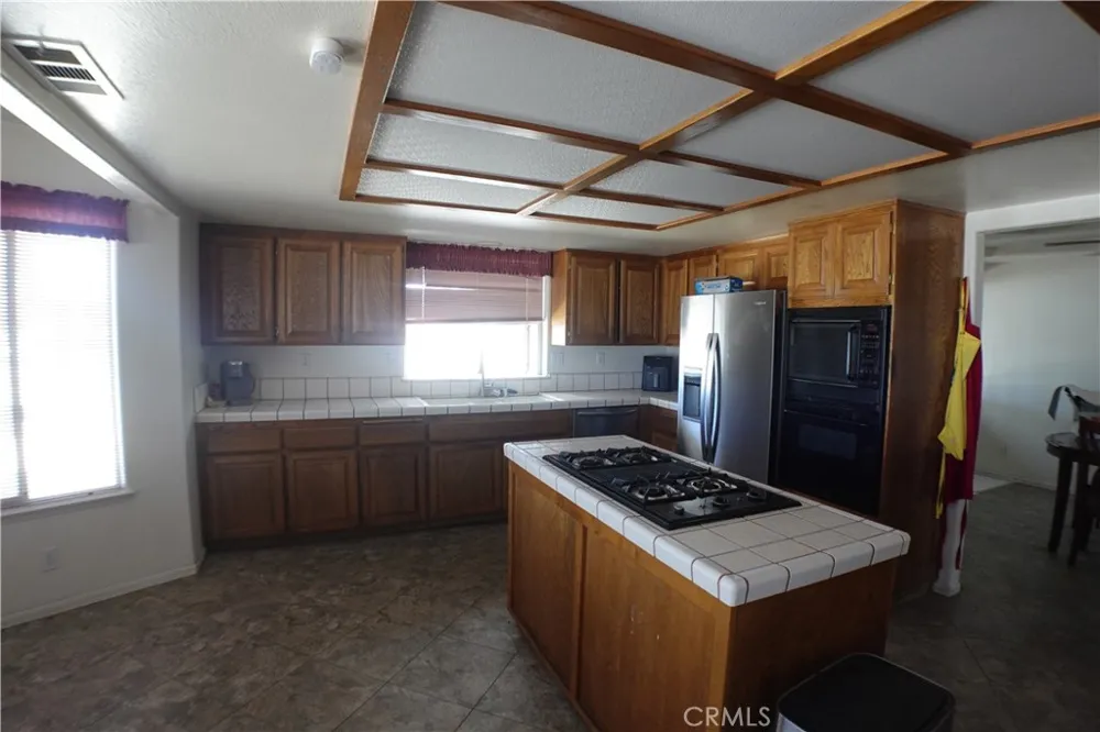 18296 Fairburn Hesperia, CA 92345