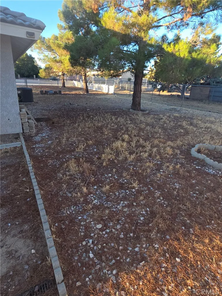 18296 Fairburn Hesperia, CA 92345